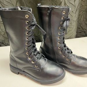 This is a Black girls boots, size 7.5 . Used twice for a school play .